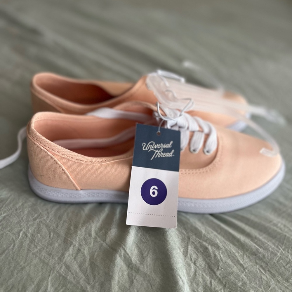 Universal Thread kids shoes size 6